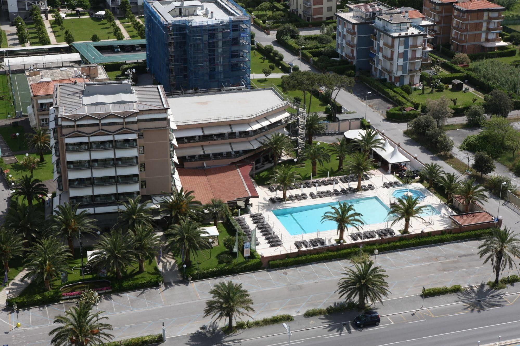 Hotel Caesar Residence & Spa Lido di Camaiore Exterior photo