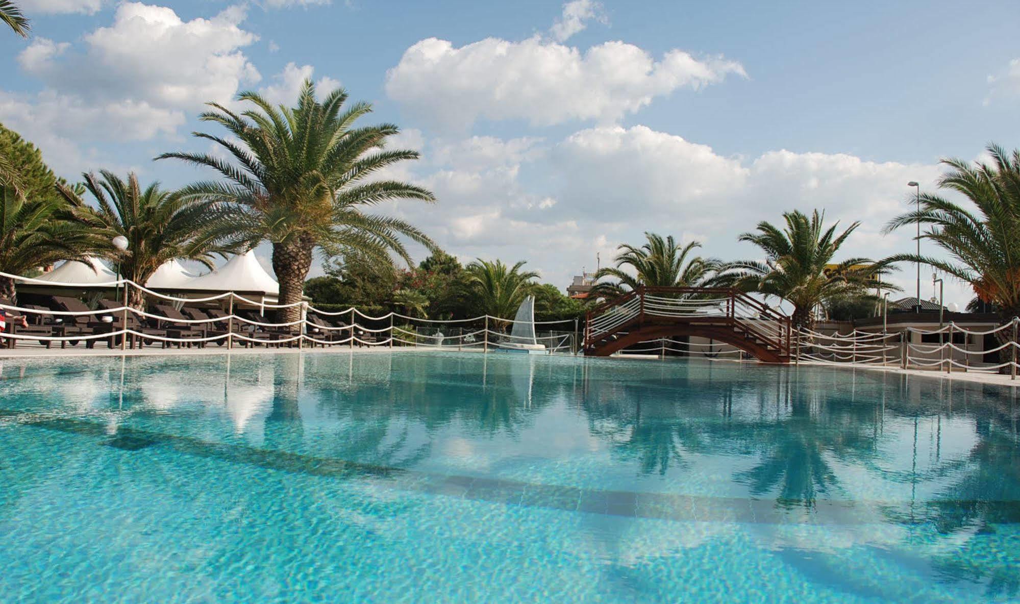 Hotel Caesar Residence & Spa Lido di Camaiore Exterior photo