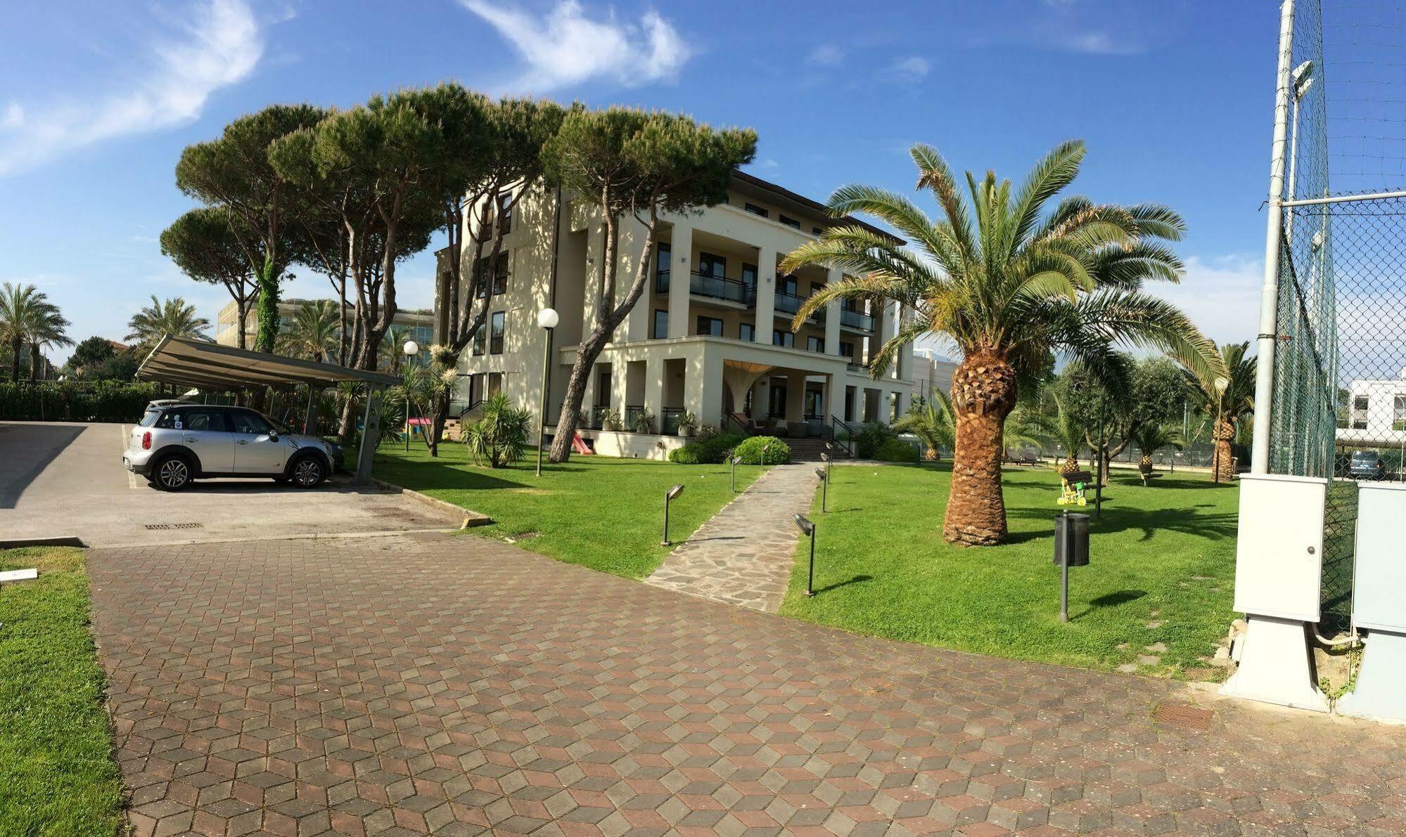 Hotel Caesar Residence & Spa Lido di Camaiore Exterior photo