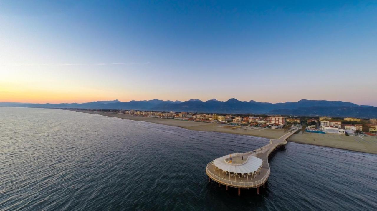 Hotel Caesar Residence & Spa Lido di Camaiore Exterior photo